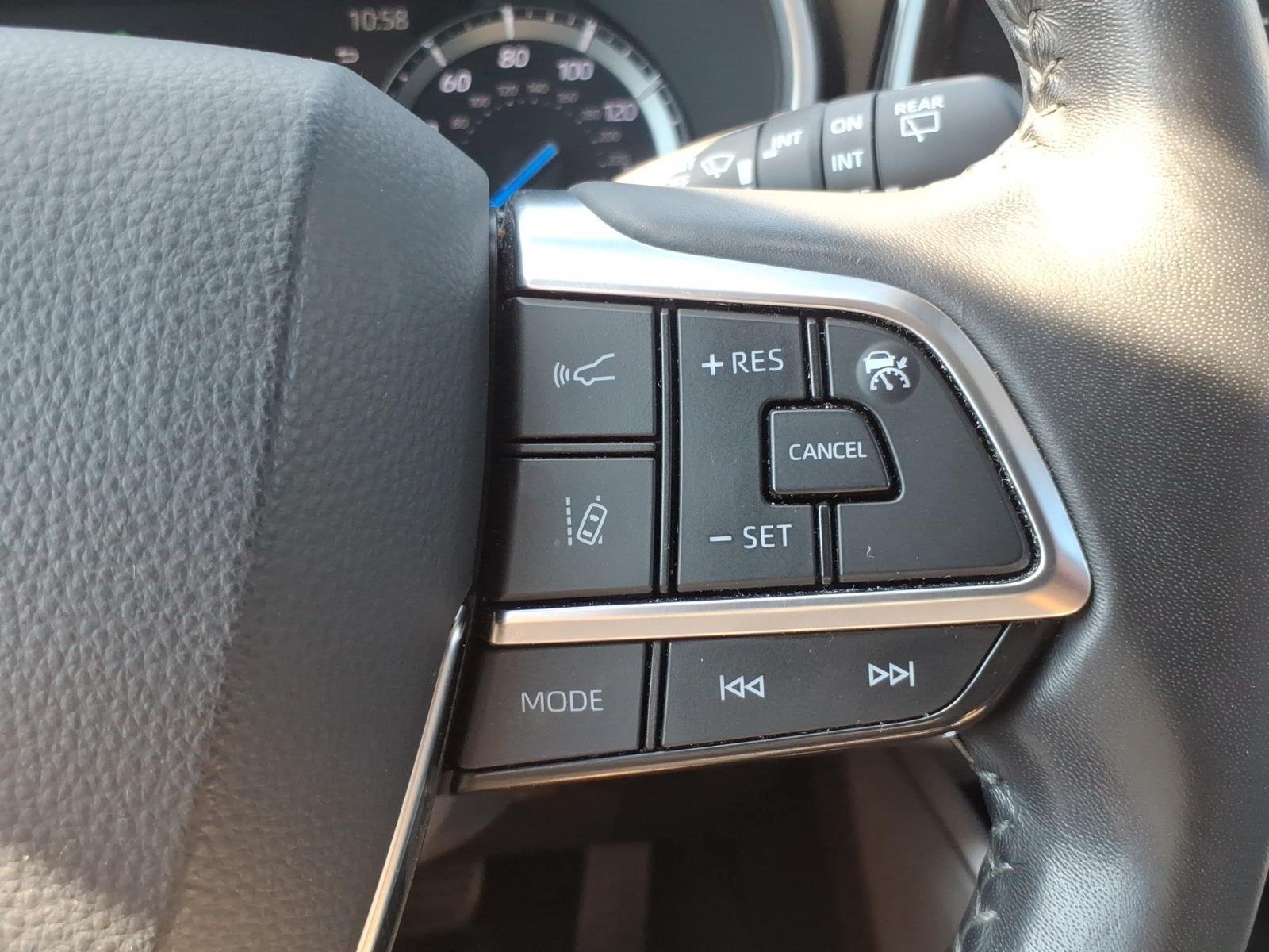 Used 2020 Midnight Black Metallic Toyota Hybrid XLE image 16