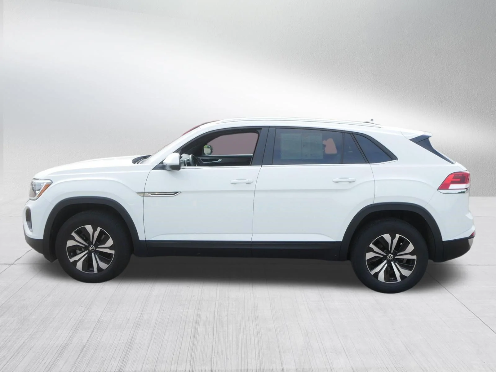 Used 2024 Pure White Volkswagen 2.0T SE image 4