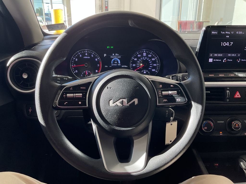 Used 2023 White Kia LXS image 19