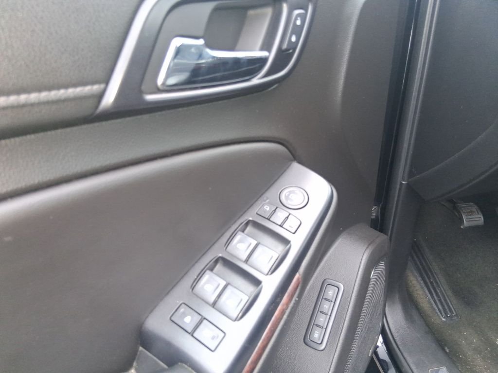 Used 2017 Black GMC SLT image 10