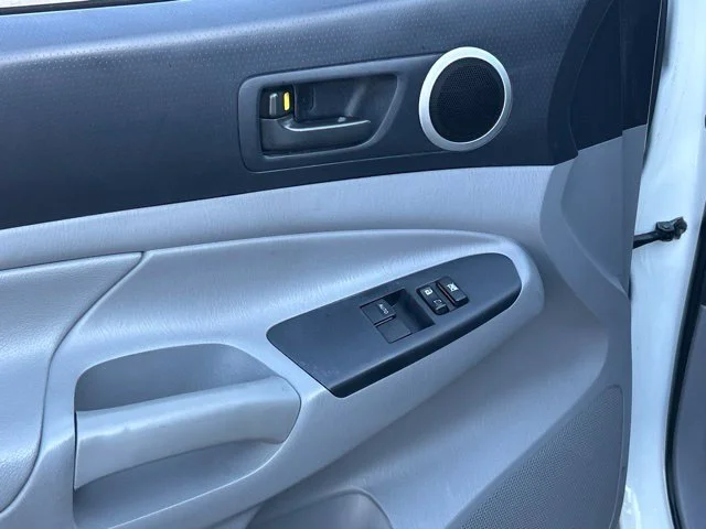 Used 2013 White Toyota Base image 18