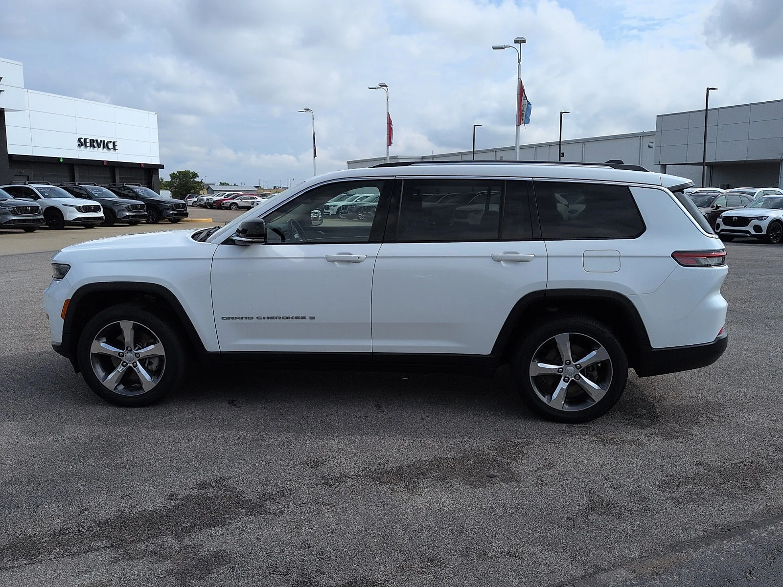 Used 2021 Bright White Clearcoat Jeep Limited image 4