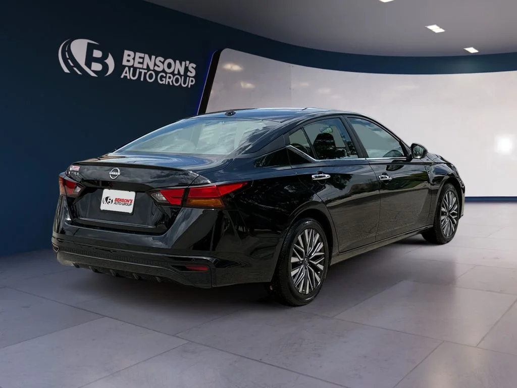 Used 2025 Black Nissan 2.5 SV image 5