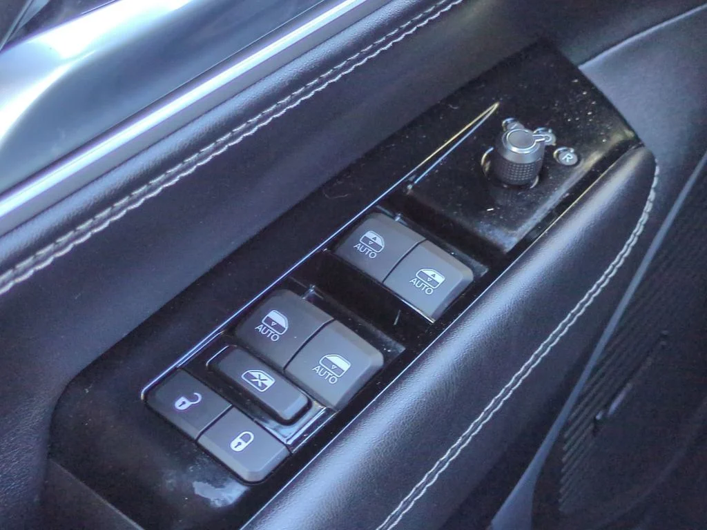 Used 2022 Silver Jeep Series I image 24