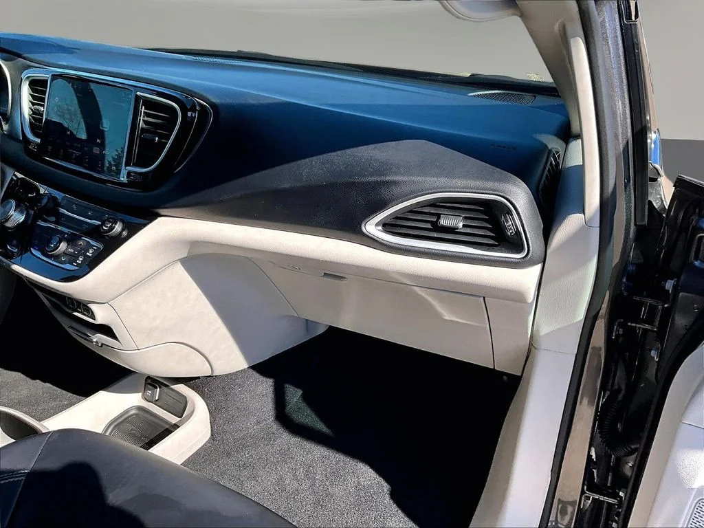 2023 Chrysler Pacifica Touring L - Photo 28
