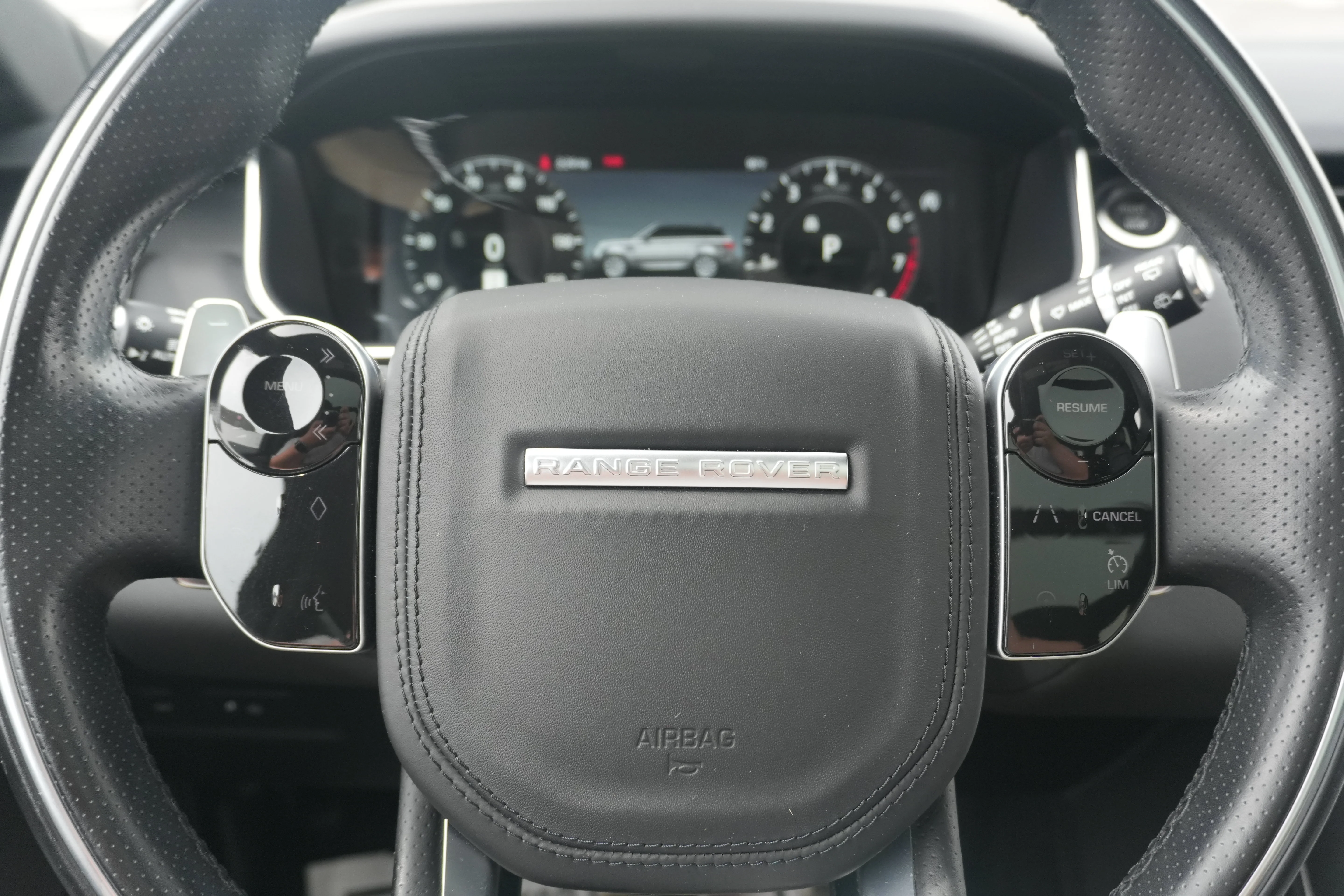 Used 2022 Eiger Grey Metallic Land Rover HSE Silver Edition image 41