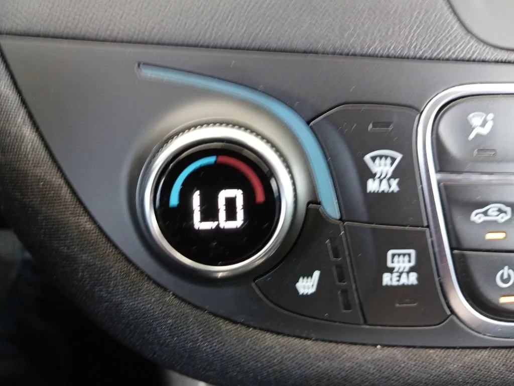 Used 2024 Summit White Chevrolet 1LT image 24