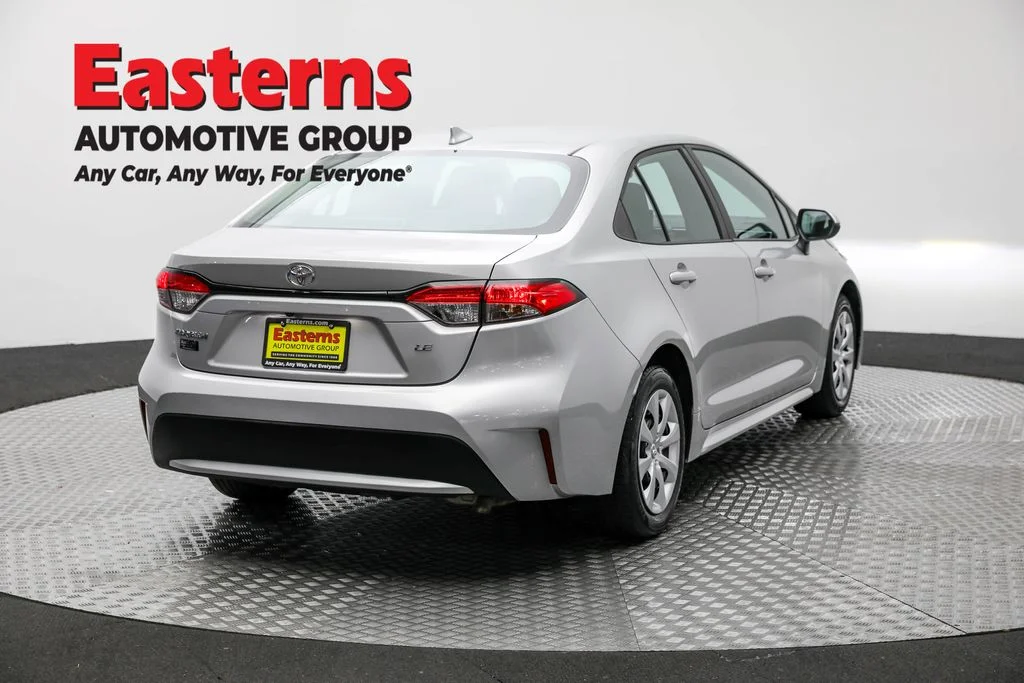 Used 2022 Silver Toyota LE image 5