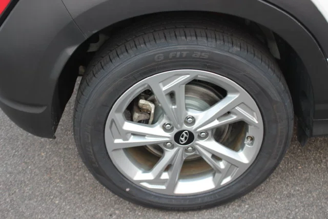 Used 2023 White Hyundai SEL image 33