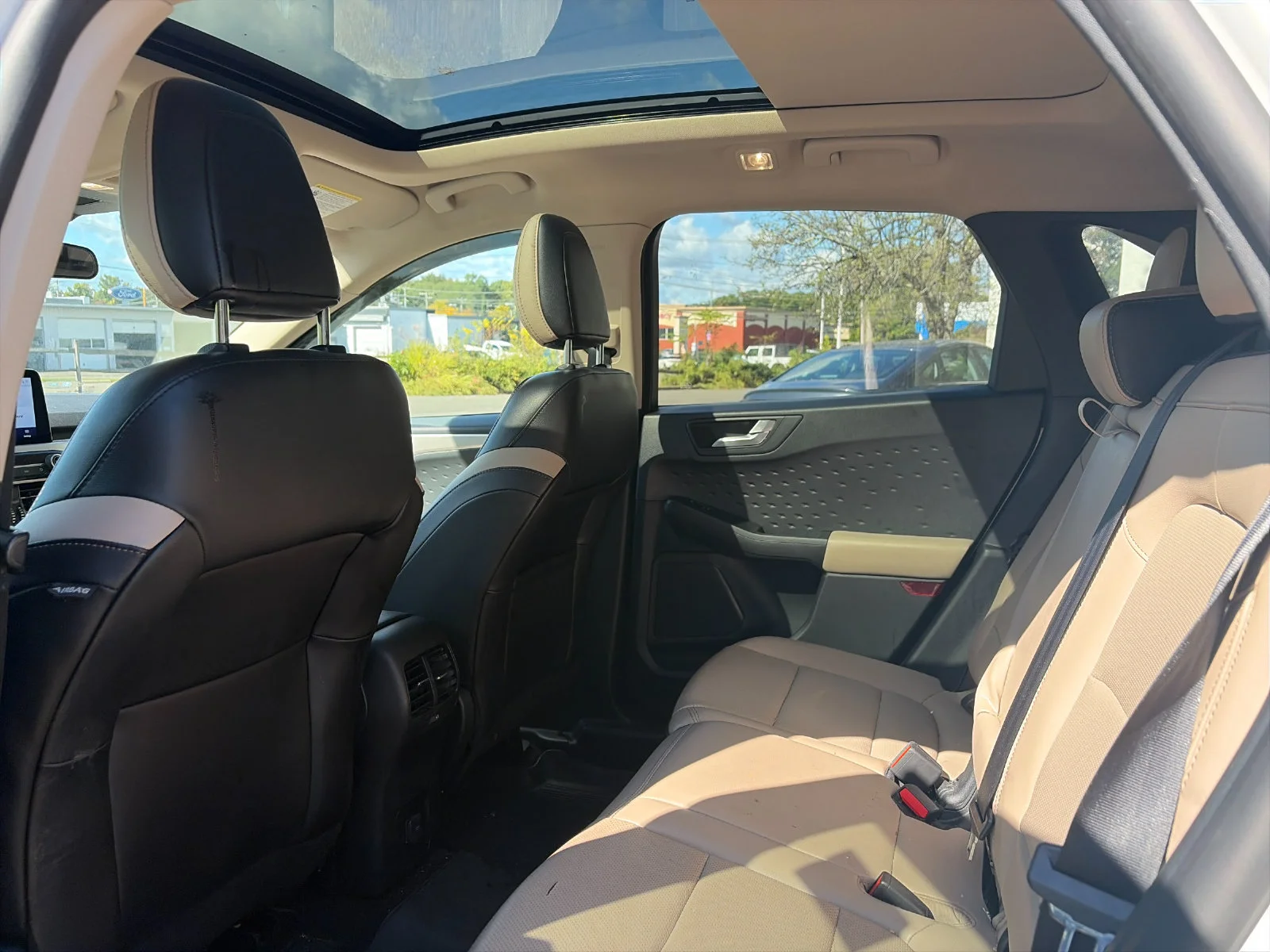 Used 2020 White Metallic Ford SEL image 13