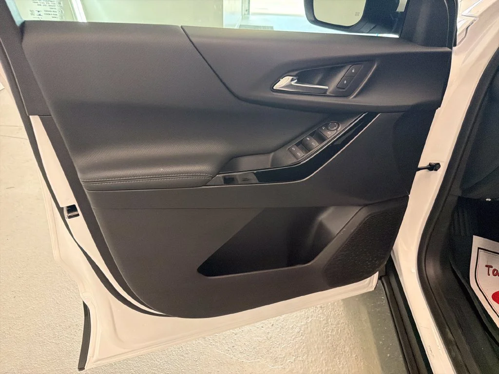 New 2027 Summit White Chevrolet LT image 11