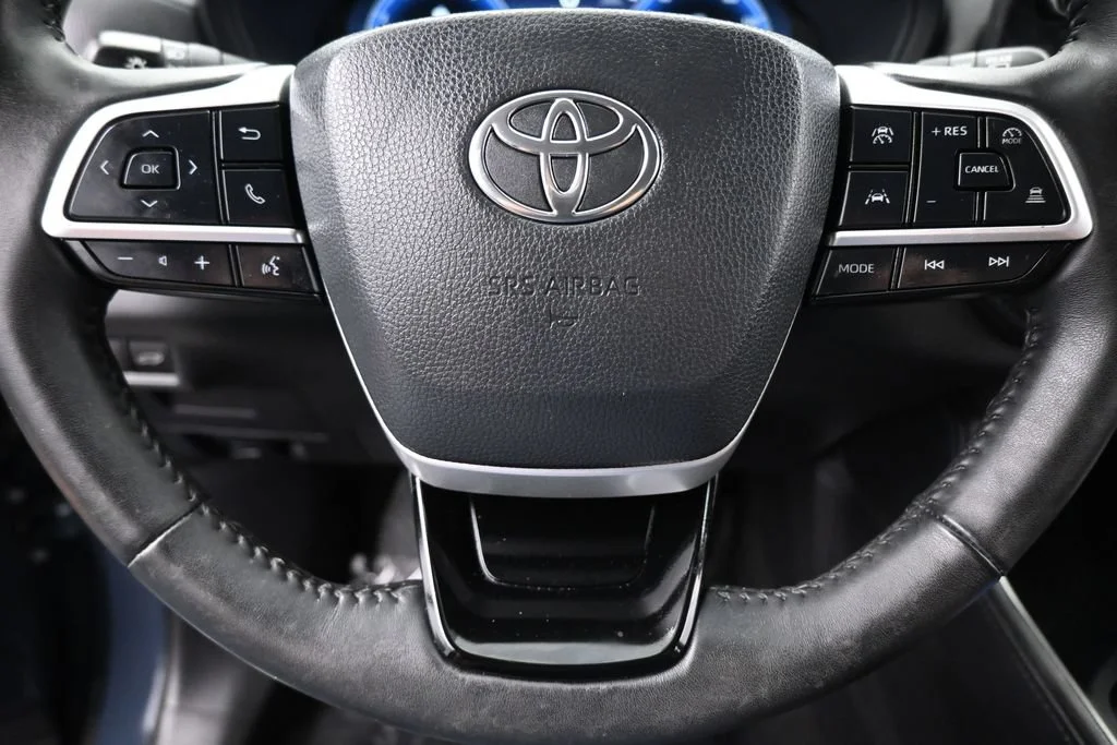 Used 2025 Cloud Toyota Limited image 35