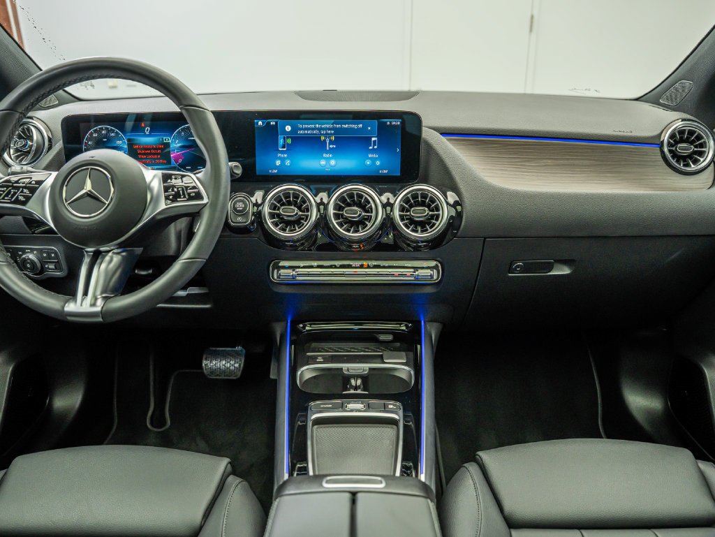 Used 2026 Polar White Mercedes-Benz GLA 250 image 39