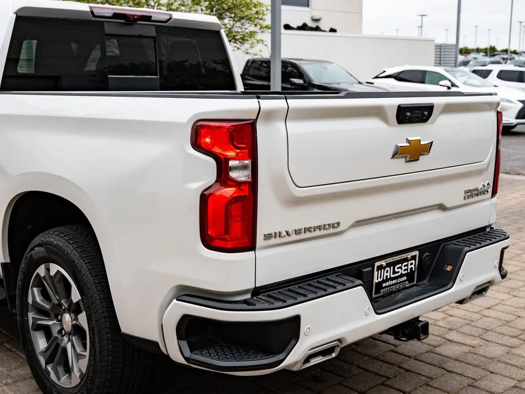 Used 2024 Iridescent Pearl Tricoat Chevrolet High Country image 19
