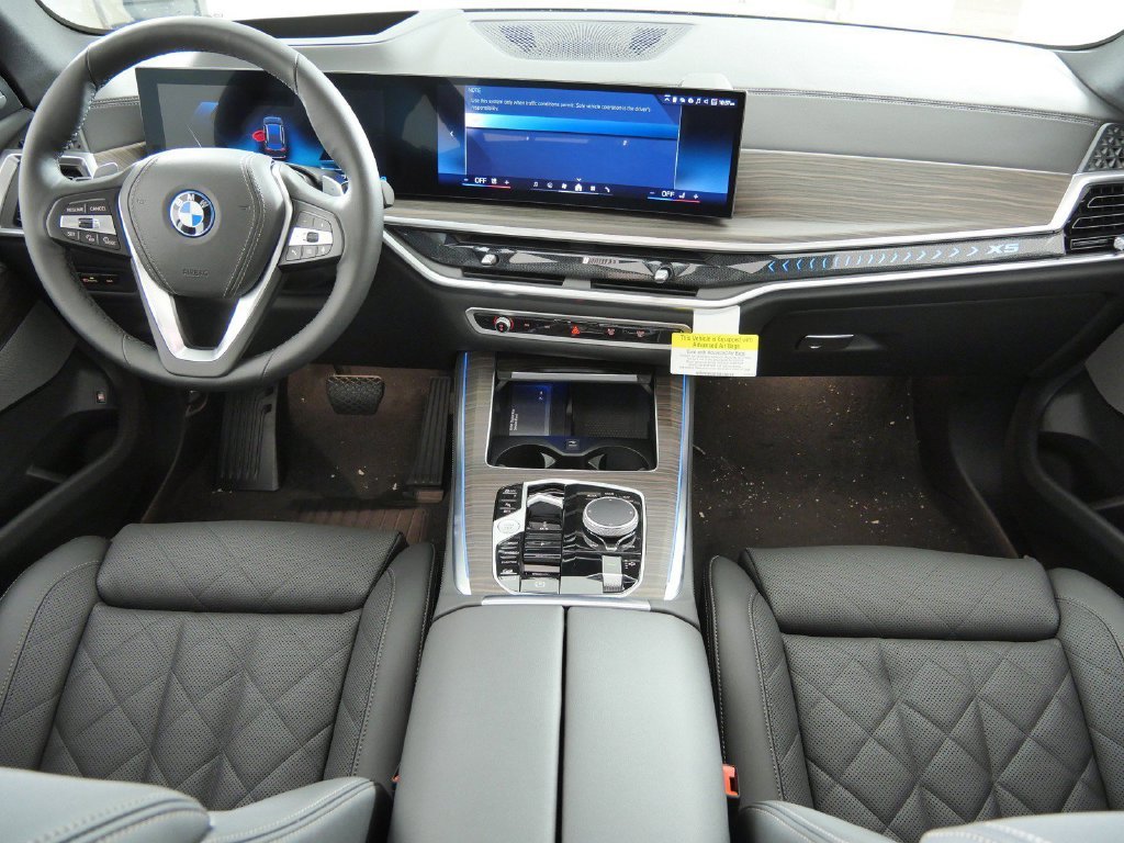 New 2026 Manhattan Green Metallic BMW xDrive50e image 5