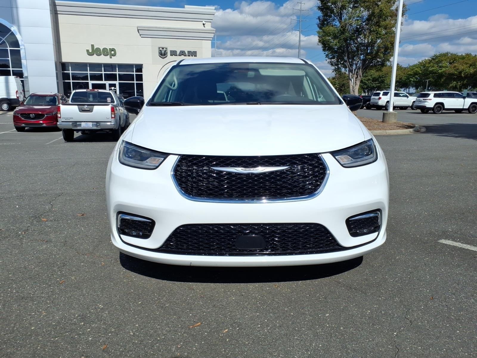Used 2024 Bright White Clearcoat Chrysler Touring L image 12