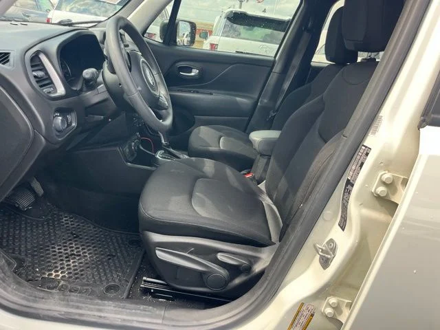 Used 2023 White Jeep Latitude image 9