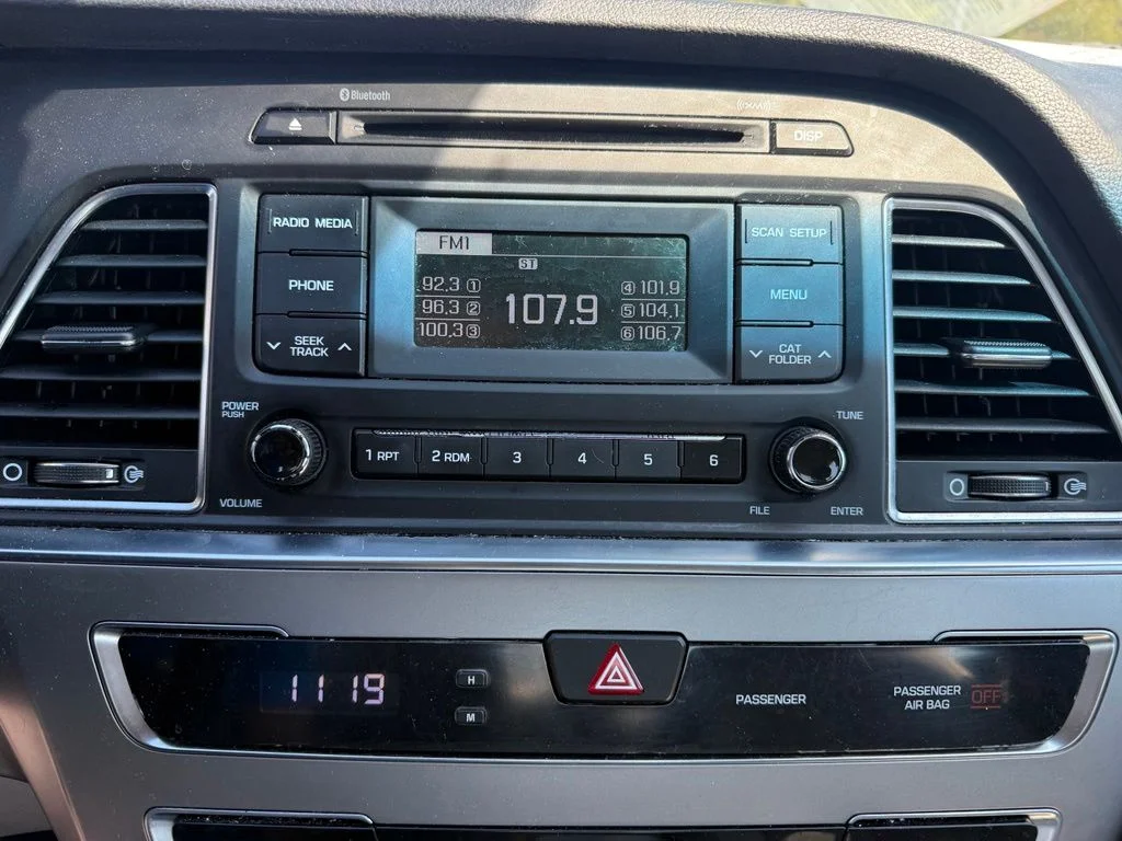 Used 2017 Silver Hyundai Base image 14