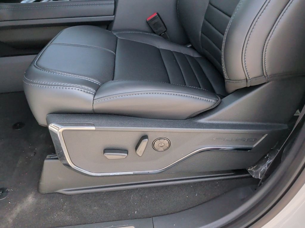 New 2026 Star White Metallic Tri-Coat Ford F-250® Platinum® image 14