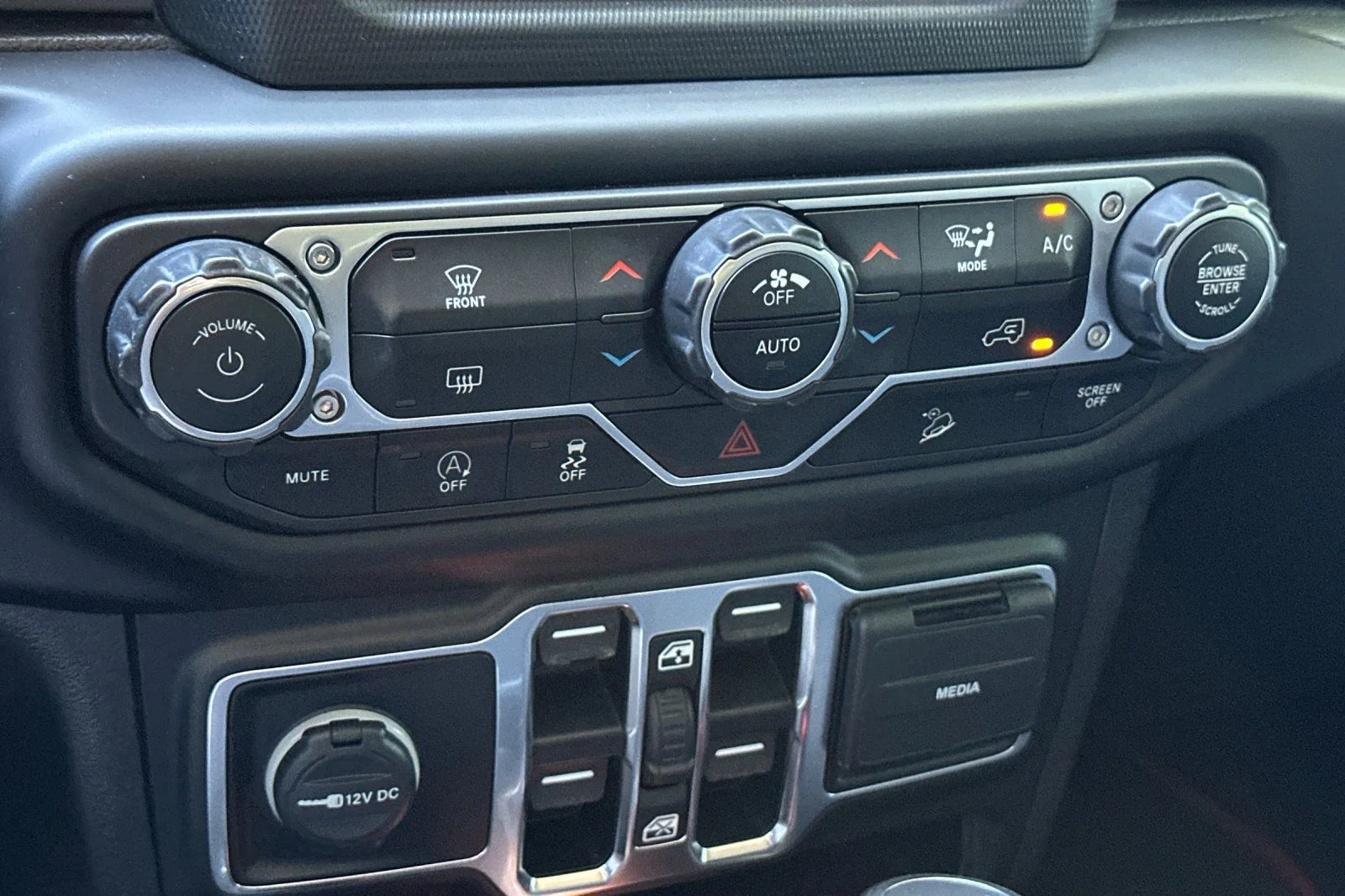 2020 Jeep Wrangler Unlimited Sahara - Photo 17