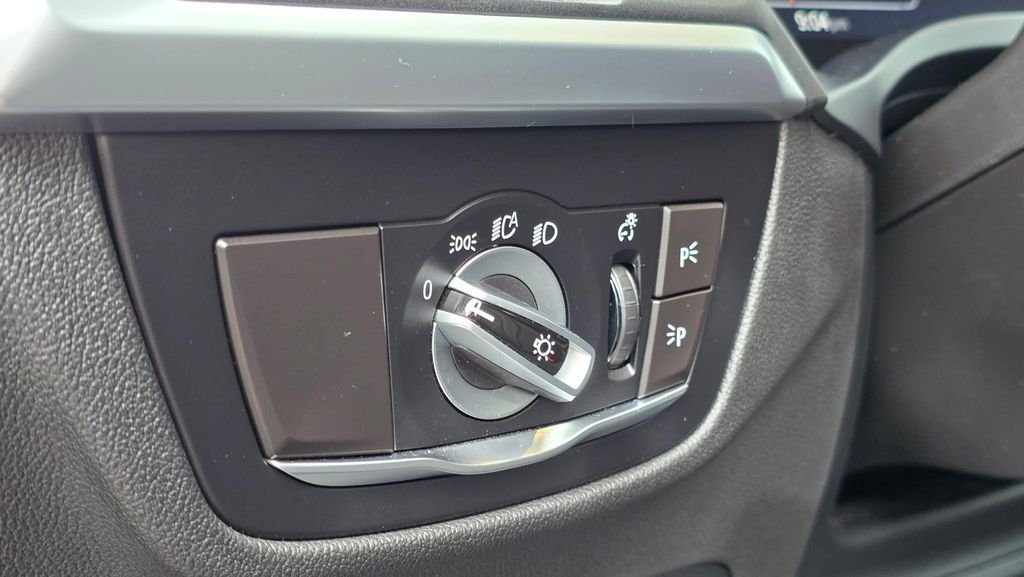 Used 2024 Black Sapphire Metallic BMW xDrive30i image 25