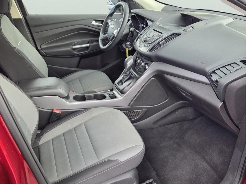 Used 2015 Ruby Red Metallic FORD FWD 4DR SE image 17