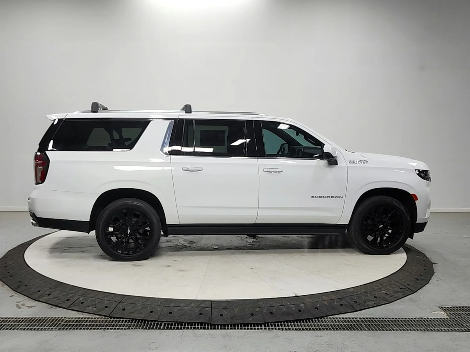 Used 2021 Summit White Chevrolet High Country image 8
