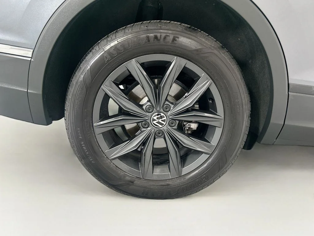Used 2024 Gray Volkswagen 2.0T SE image 31