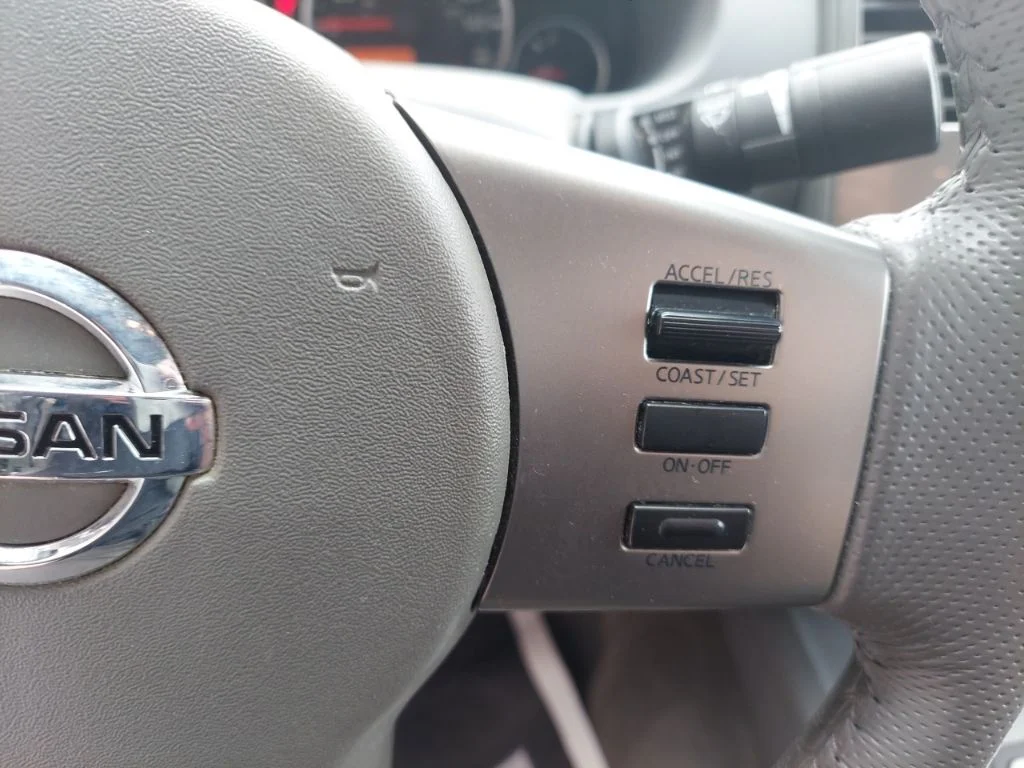 Used 2011 White Nissan SL image 15