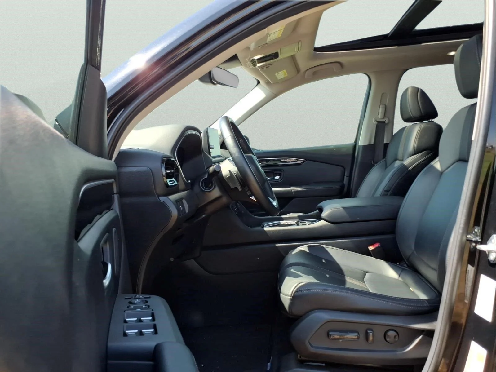 Used 2025 Crystal Black Pearl Honda Touring image 17