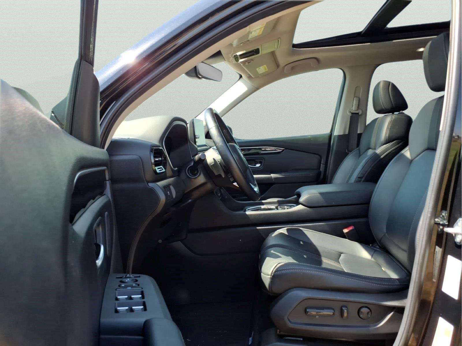 Used 2025 Crystal Black Pearl Honda Touring image 17