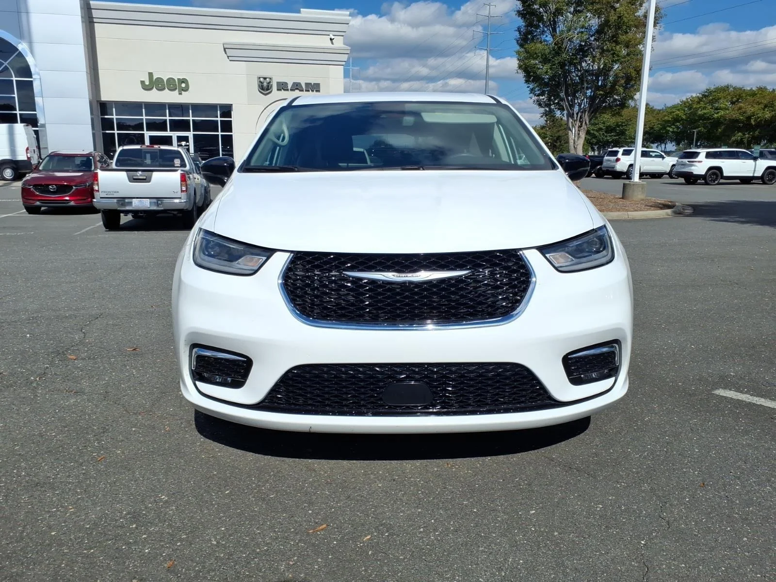 Used 2024 Bright White Clearcoat Chrysler Touring L image 12
