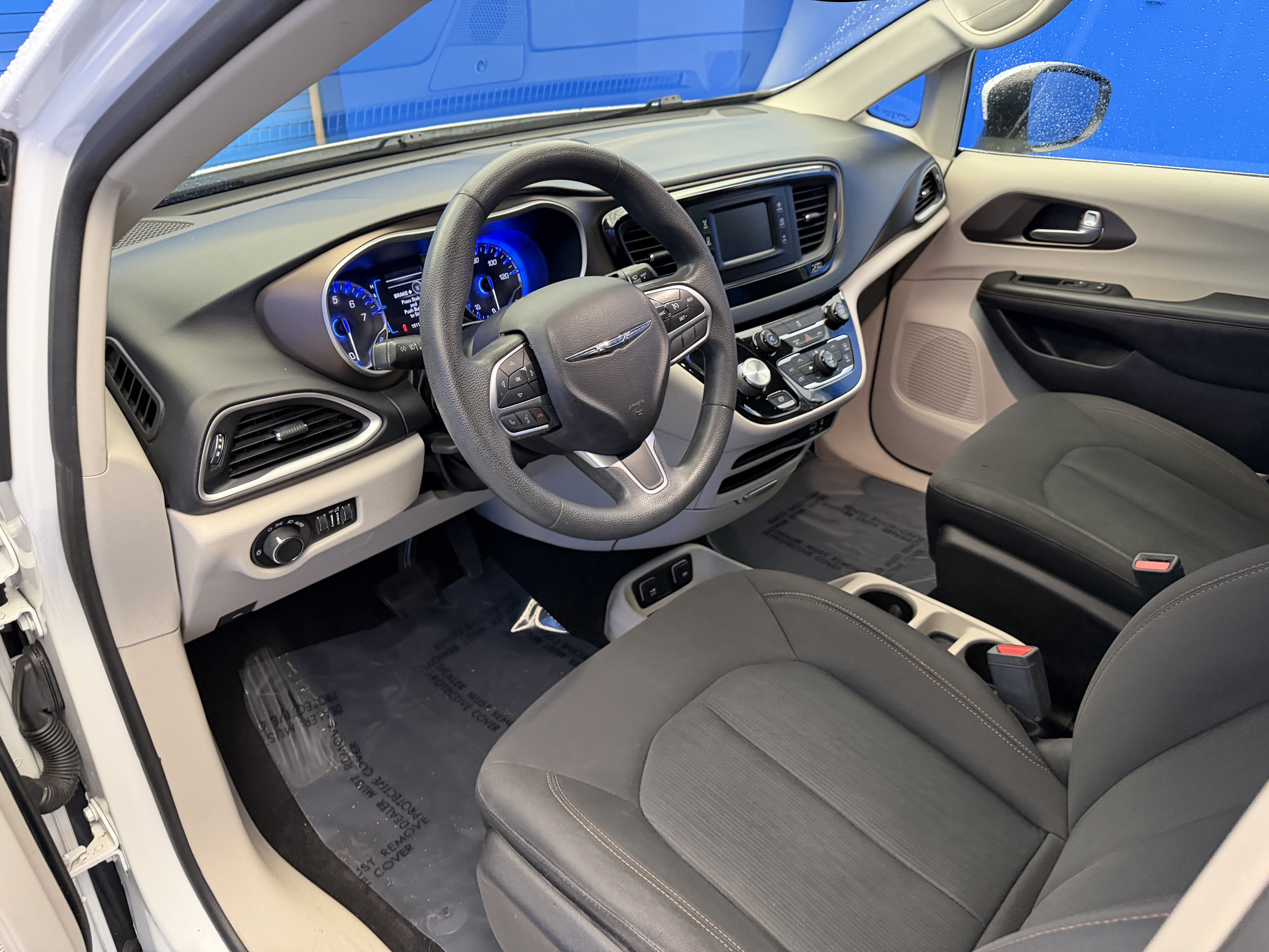 Used 2017 Bright White Clearcoat Chrysler Touring image 11