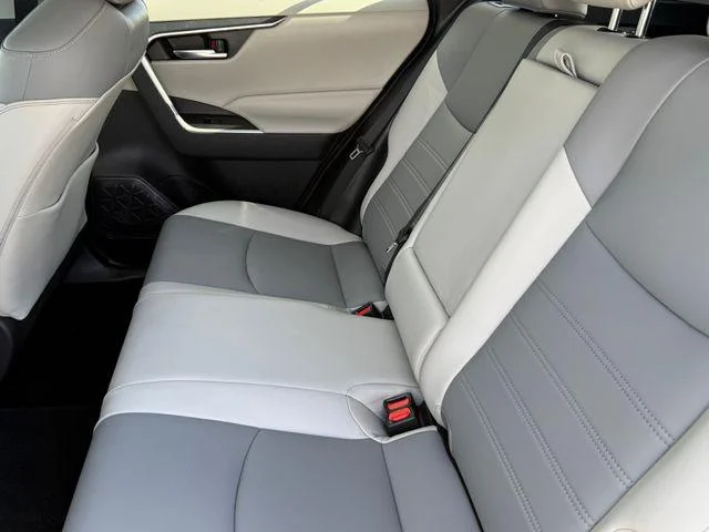 Certified Used 2019 LUNAR ROCK Toyota XLE Premium image 29