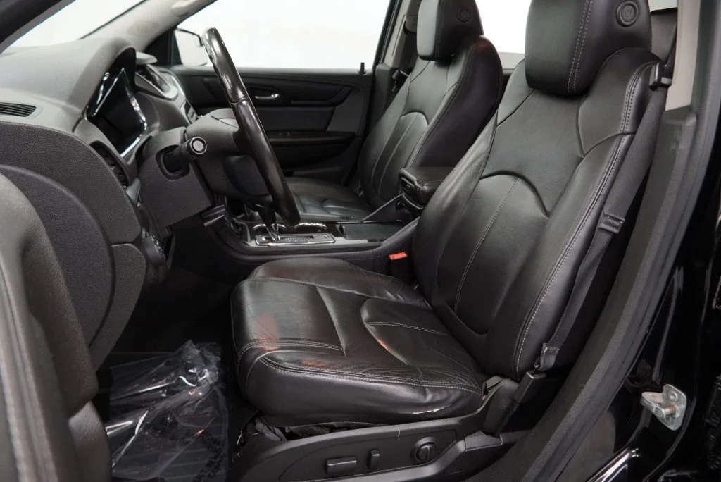 Used 2016 MOSAIC BLACK METALLIC Chevrolet LT image 4