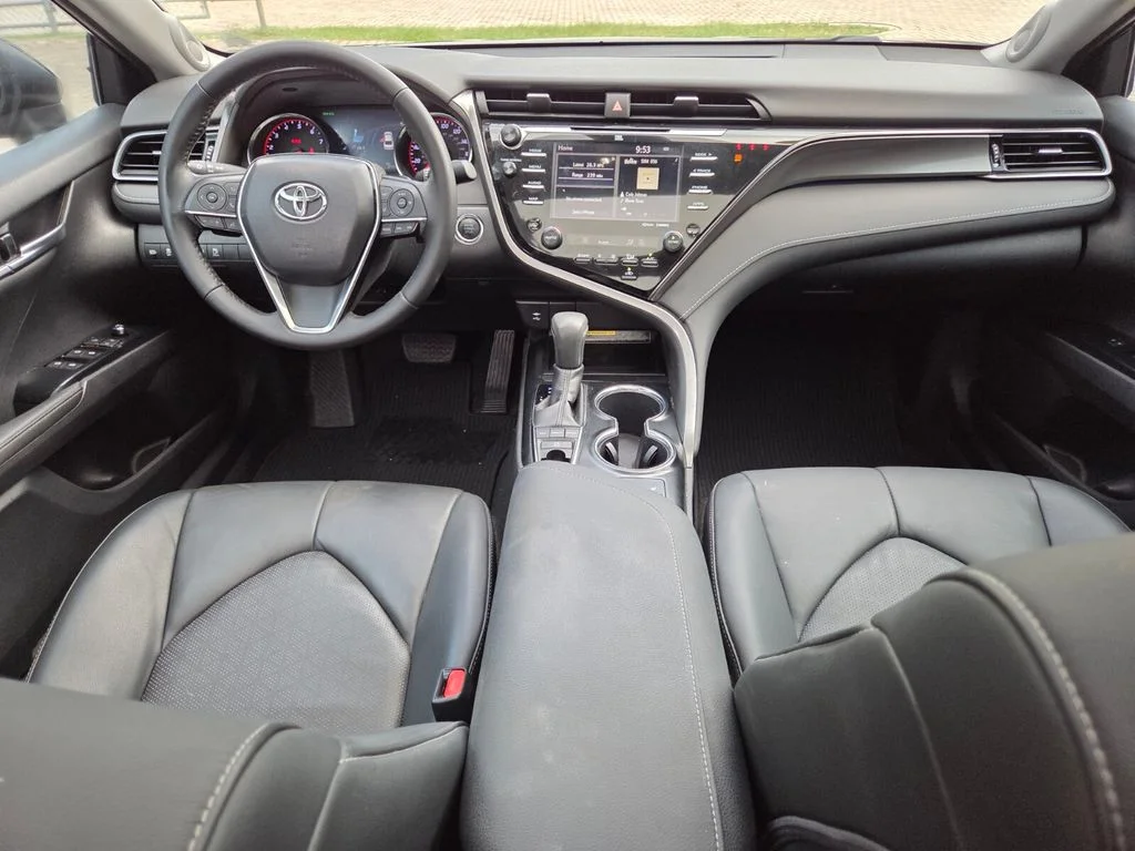 Used 2019 Blue Toyota XSE V6 image 5