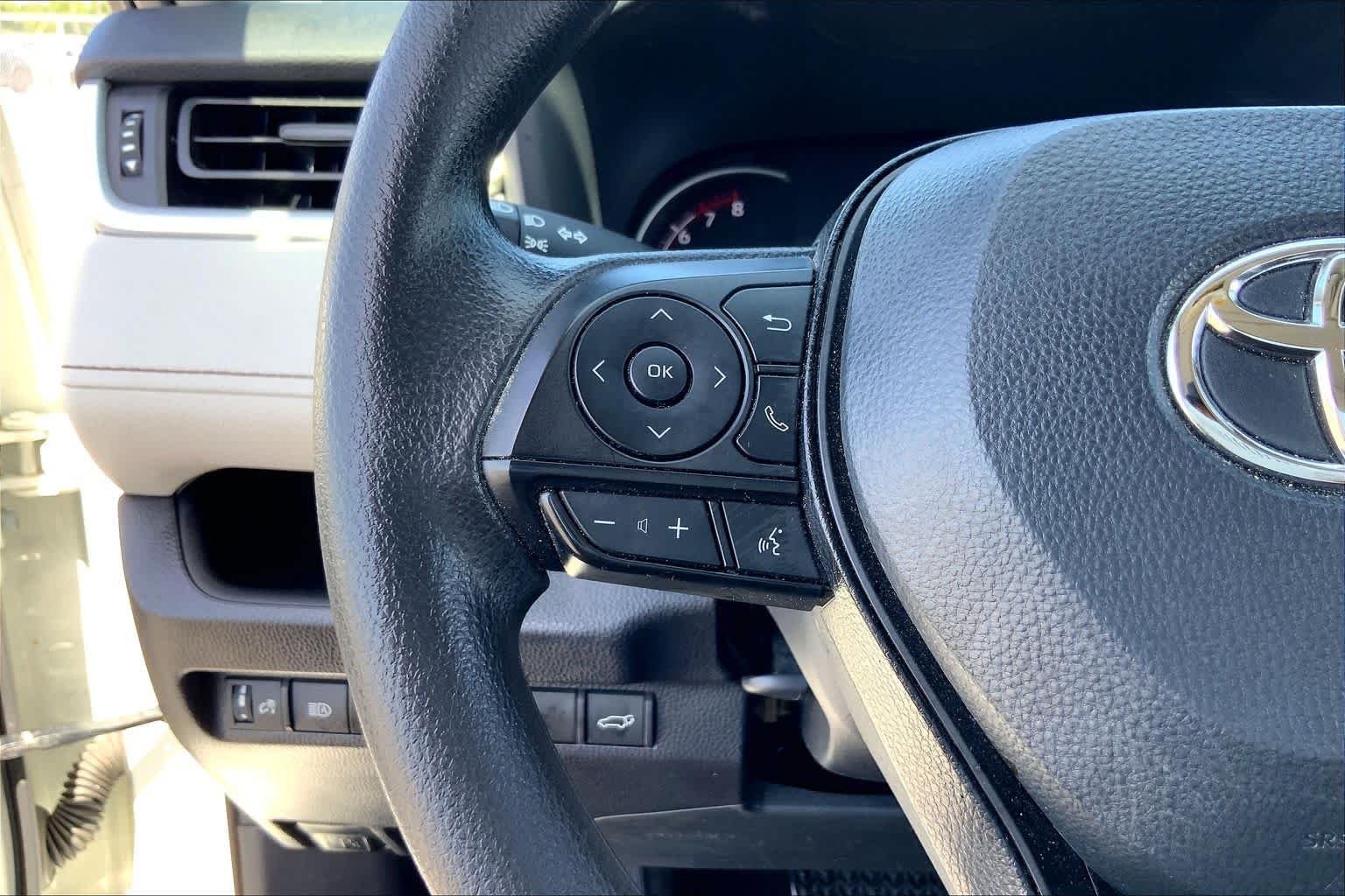 Used 2025 Ice Cap Toyota XLE image 23