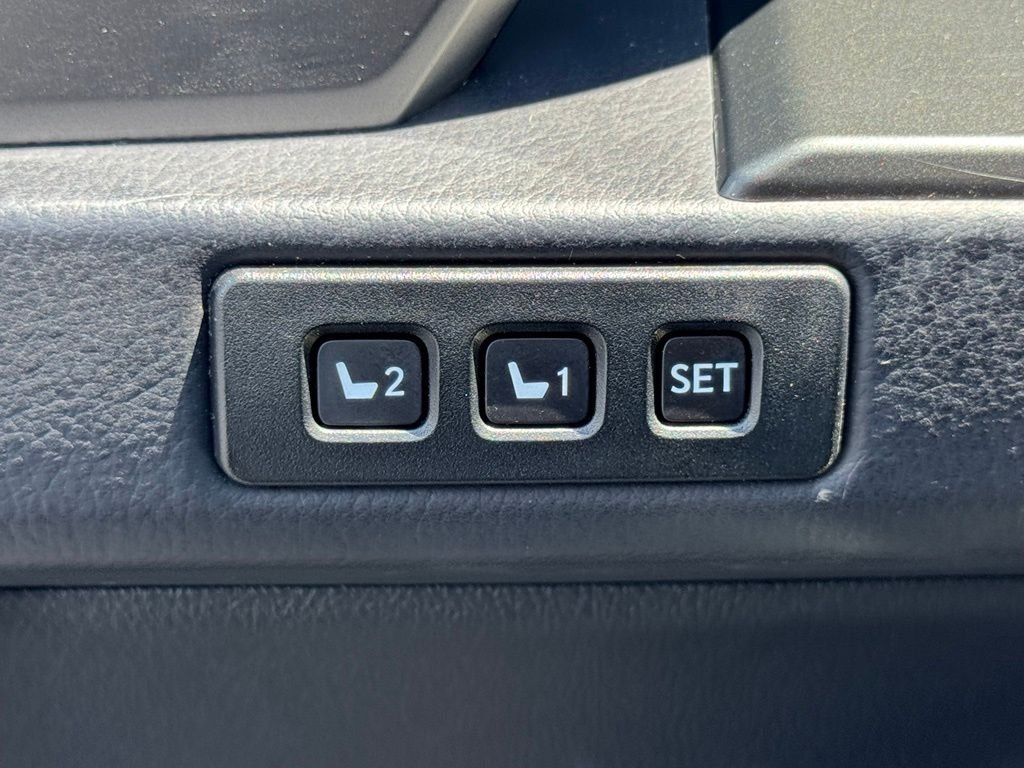 Used 2023 Black Lexus 460 image 21