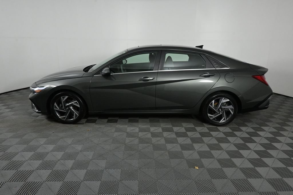 Used 2024 Gray Hyundai SEL image 3
