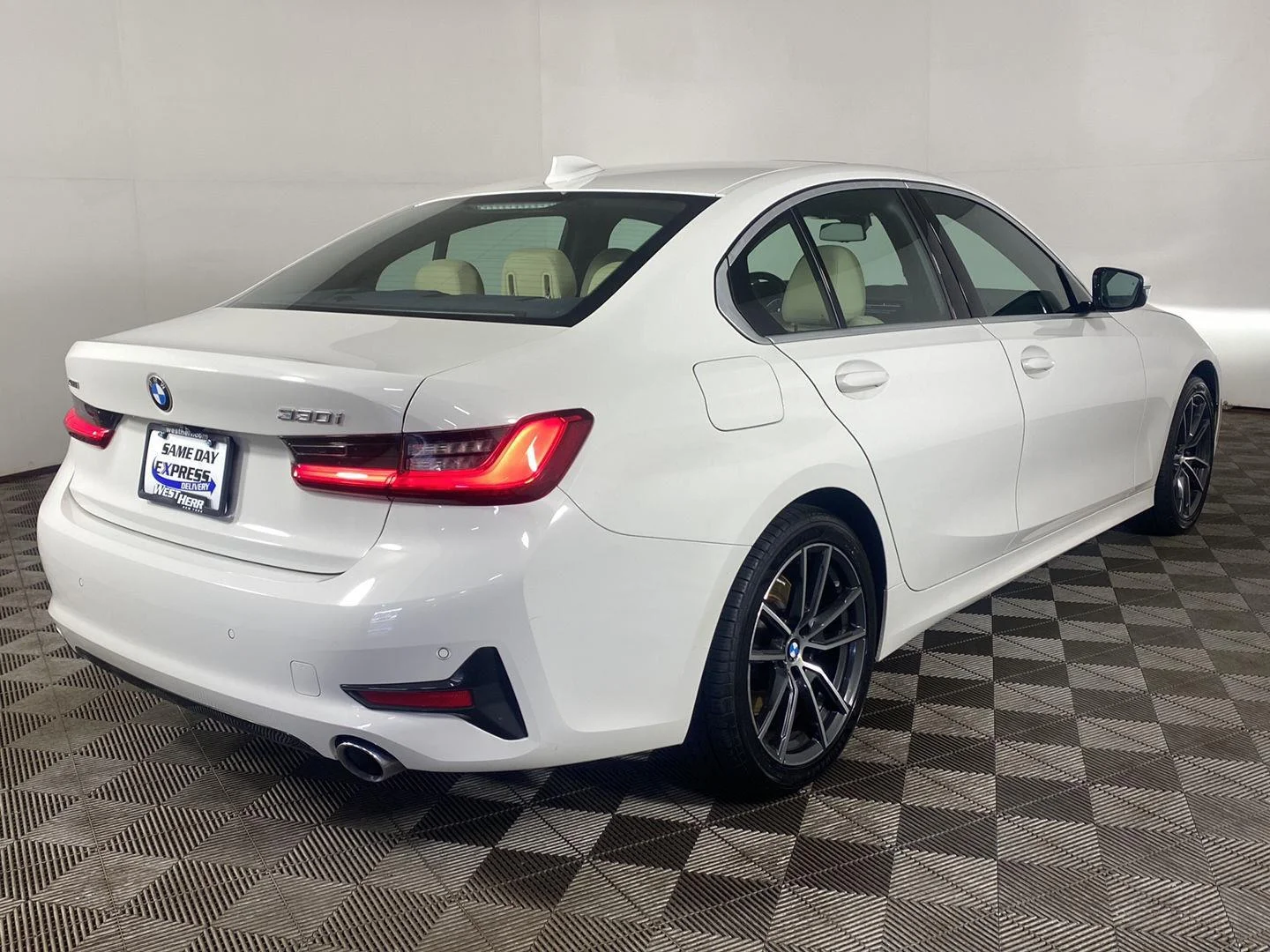 Used 2020 Alpine White BMW 330i xDrive image 23