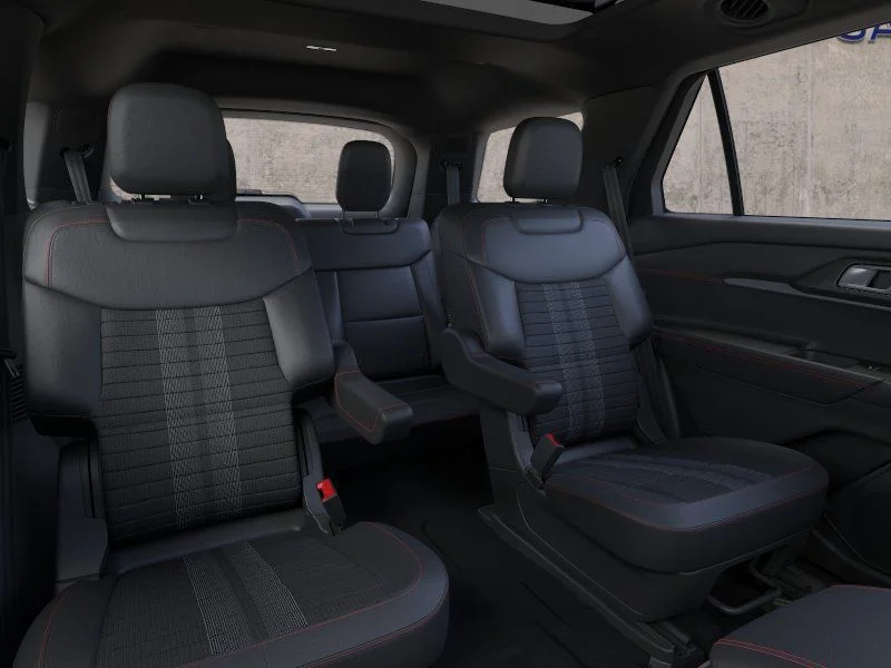 New 2026 Star White Metallic Tri-Coat Ford ST-Line image 34