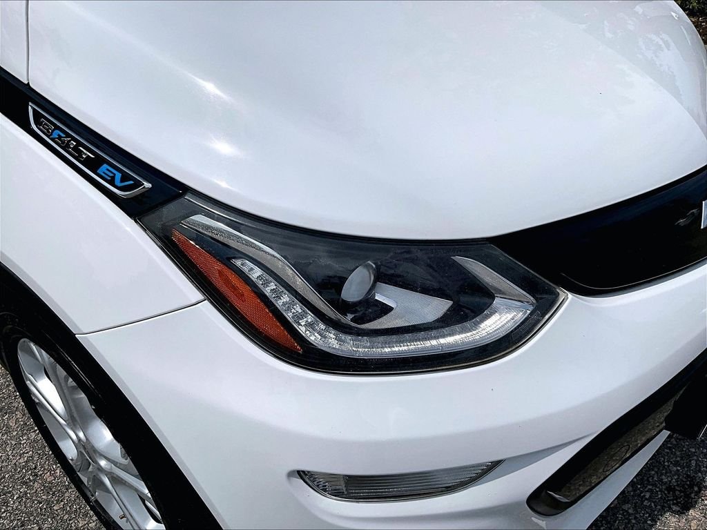 Used 2017 White Chevrolet LT image 31