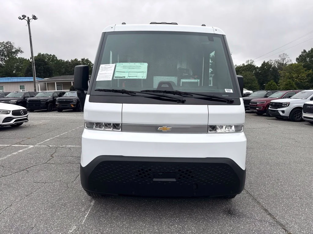 Used 2025 White Chevrolet 600 image 8