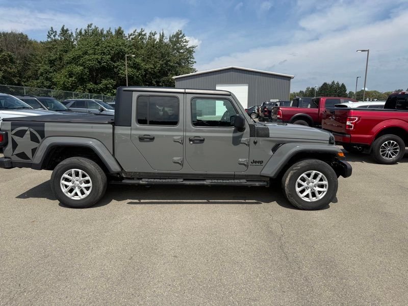 Used 2023 Gray Jeep Sport S image 12