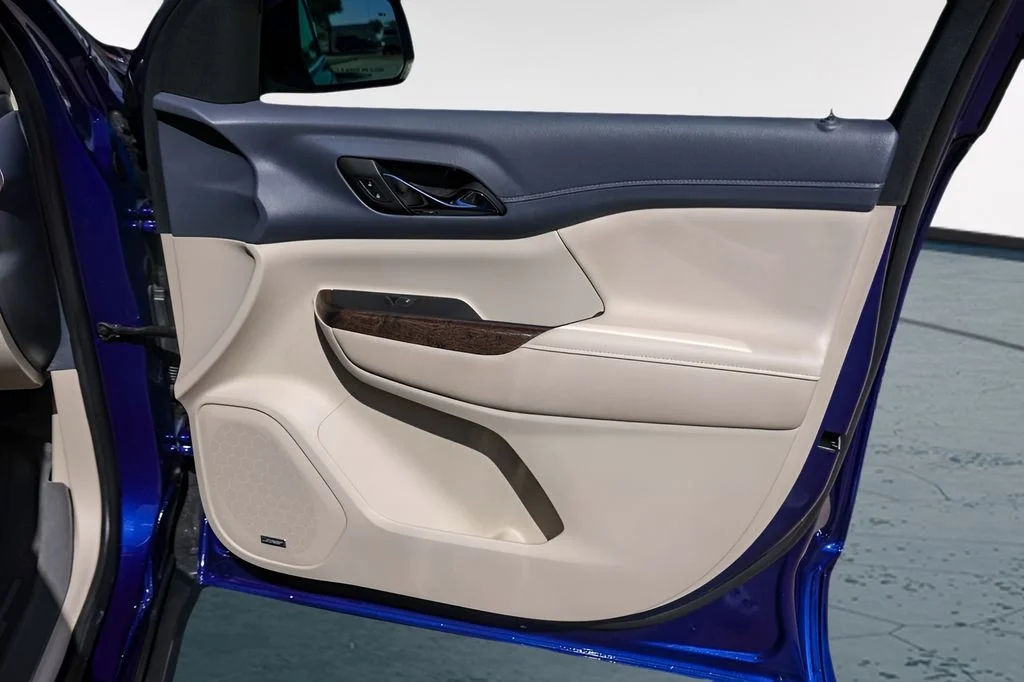 Used 2023 Blue GMC Denali image 33