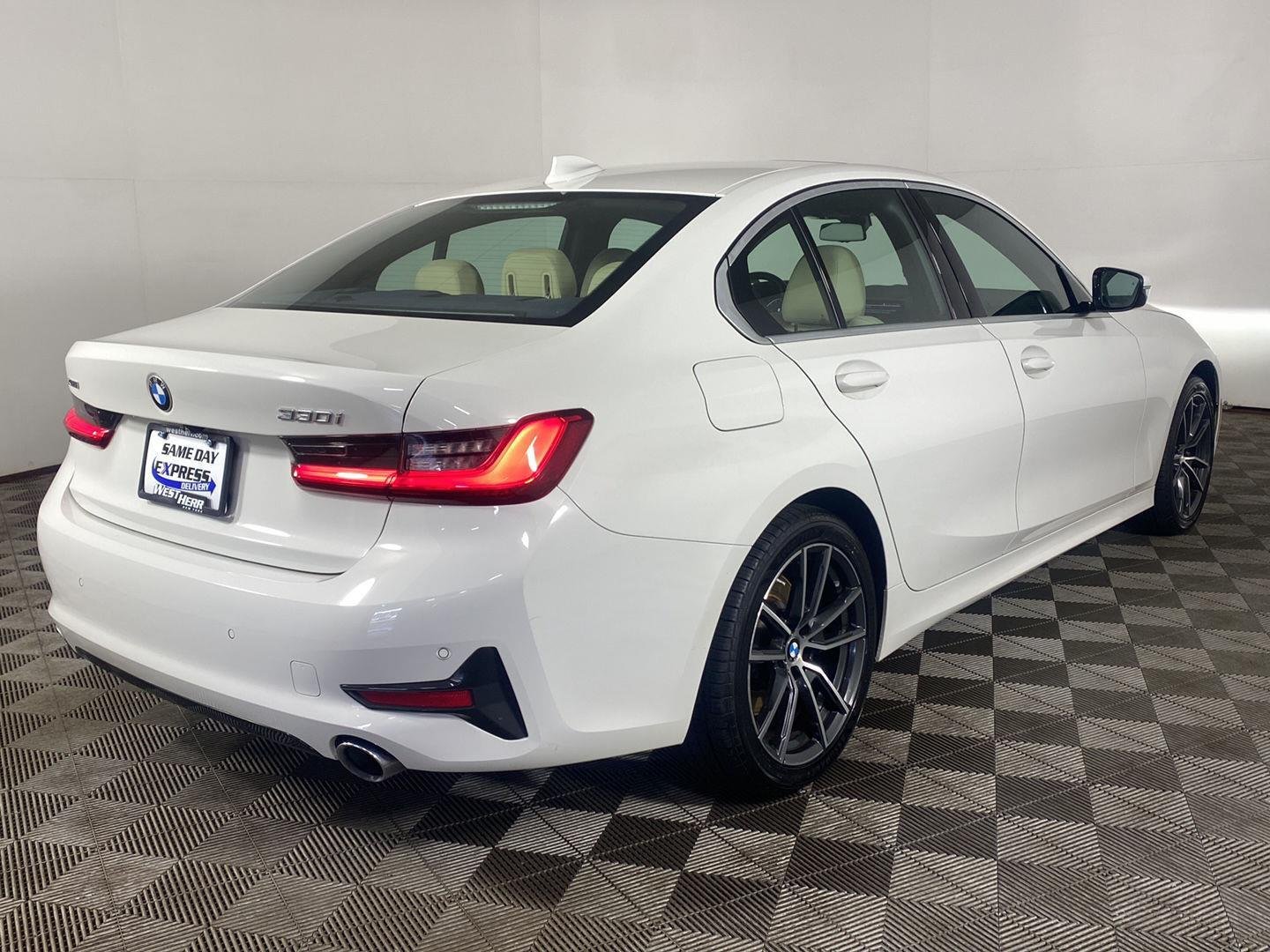 Used 2020 Alpine White BMW 330i xDrive image 23