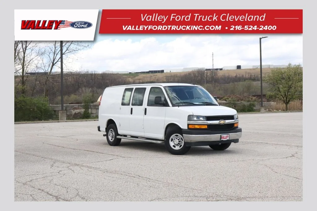 2024 Chevrolet Express 2500 Work Van HD's photo