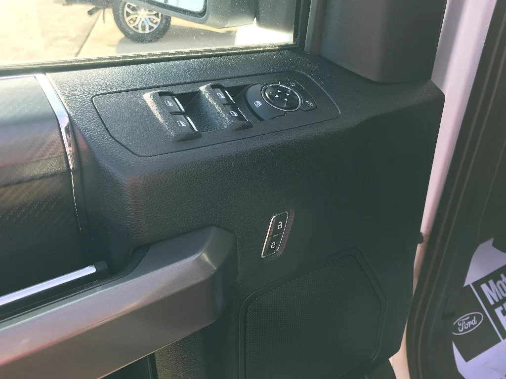 Used 2019 Oxford White Ford XLT image 7
