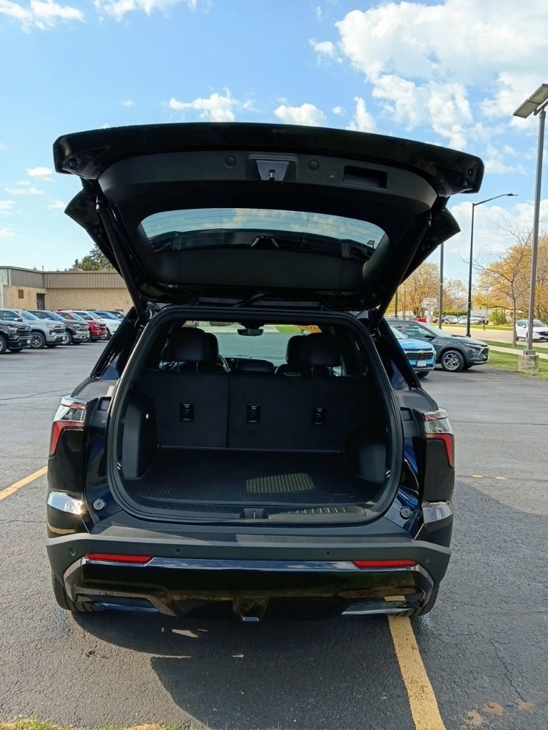 New 2026 Mosaic Black Metallic Chevrolet RS image 9