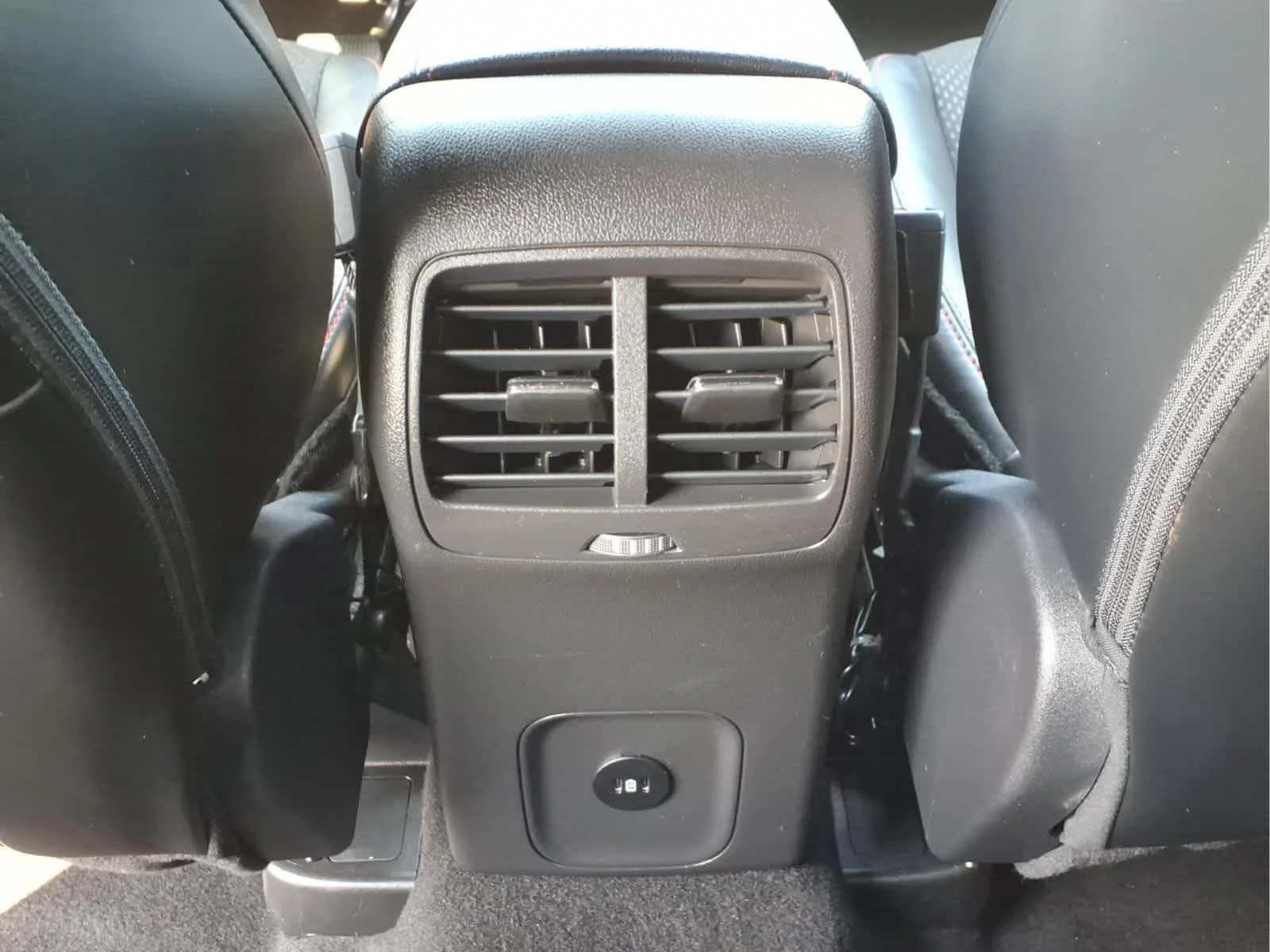 Used 2025 Agate Black Metallic Ford ST-Line Select image 30